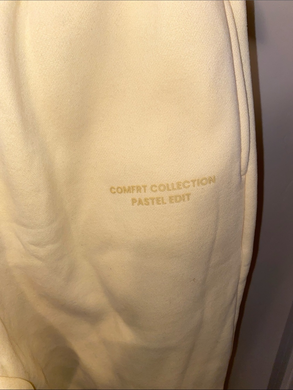 NWOT UNISEX COMFRT COLLECTION PASTEL EDIT SIZE LARGE - Picture 2 of 3